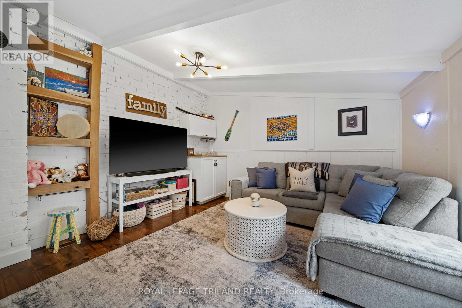 946 Dufferin Avenue Property Photo 15