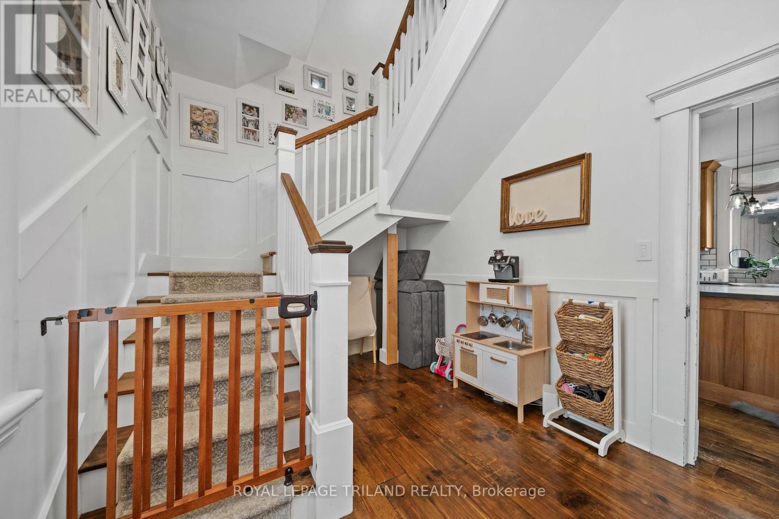 946 Dufferin Avenue Property Photo 18