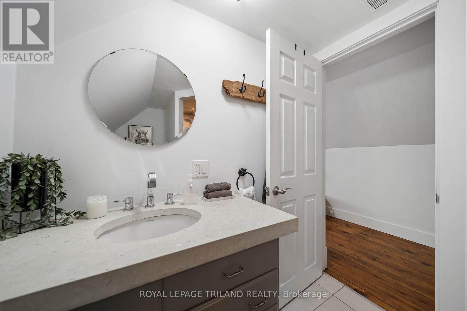 946 Dufferin Avenue Property Photo 23