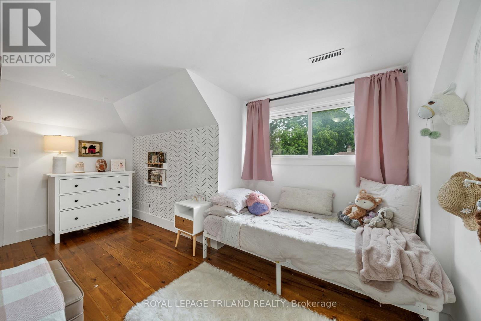 946 Dufferin Avenue Property Photo 24