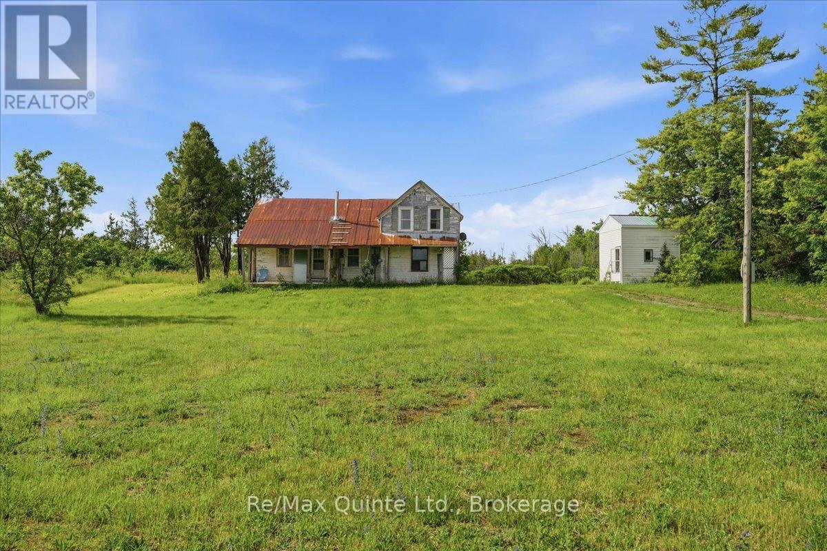 812 Enright Road N Property Photo 1
