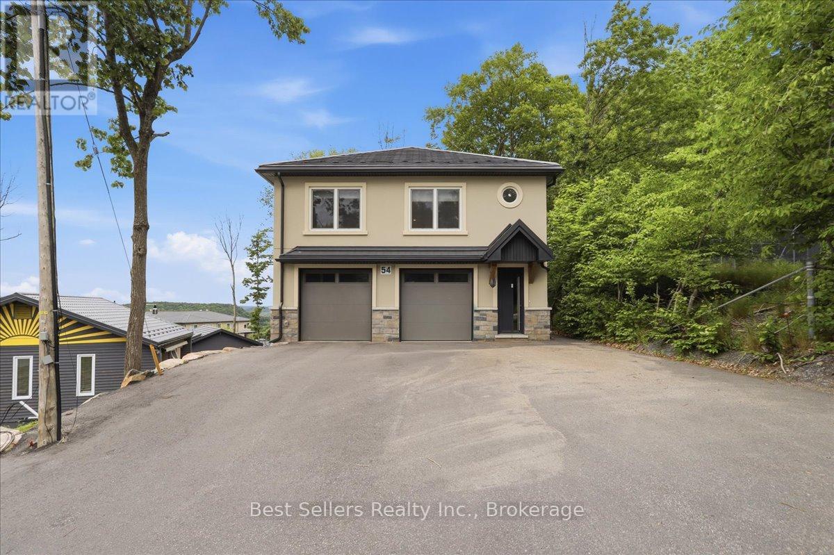54 FLORENCE STREET W Property Photo 1