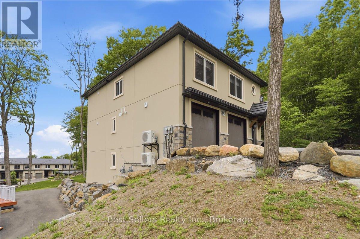 54 Florence Street W Property Photo 2