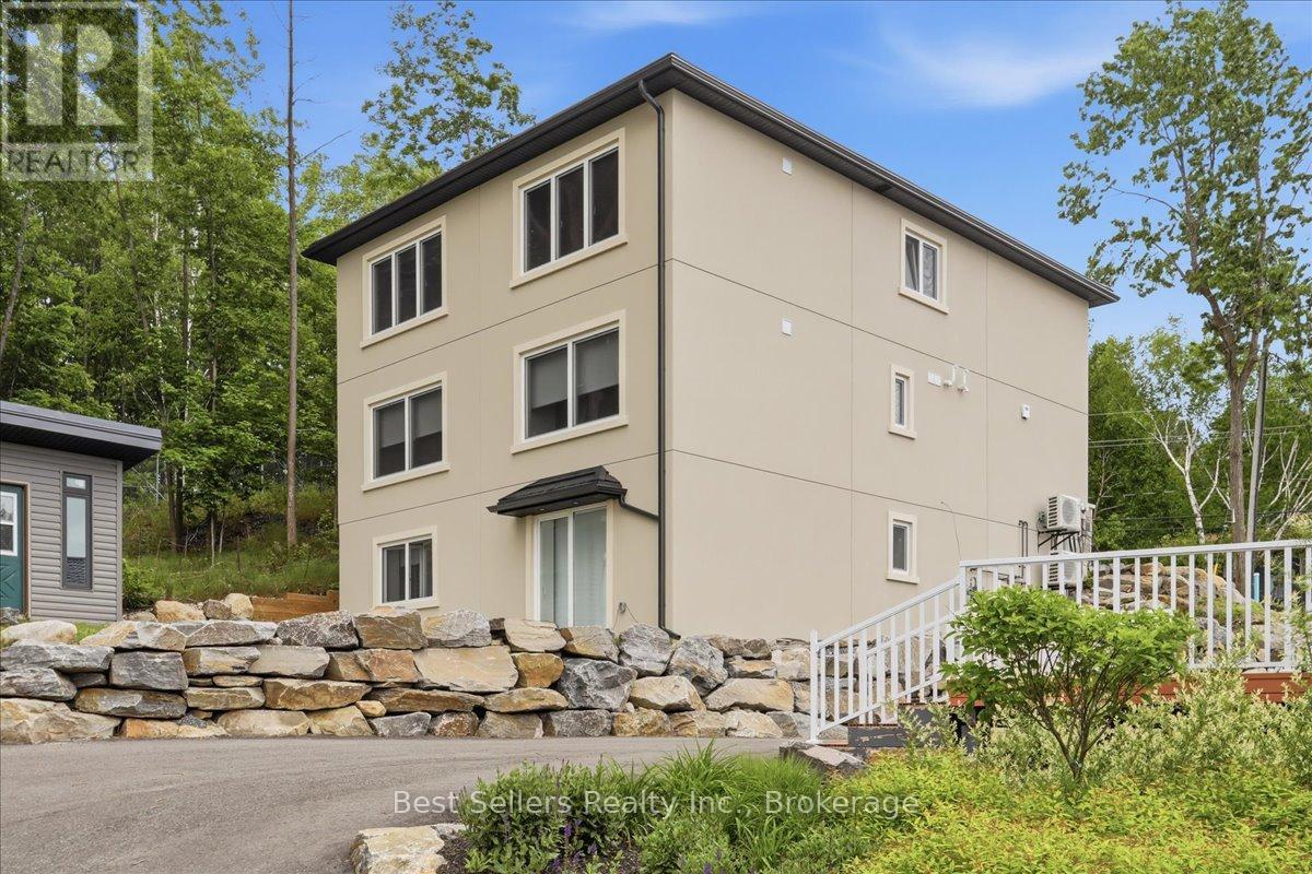 54 Florence Street W Property Photo 3