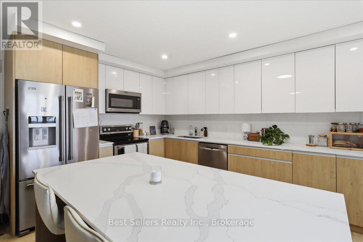 54 Florence Street W Property Photo 8