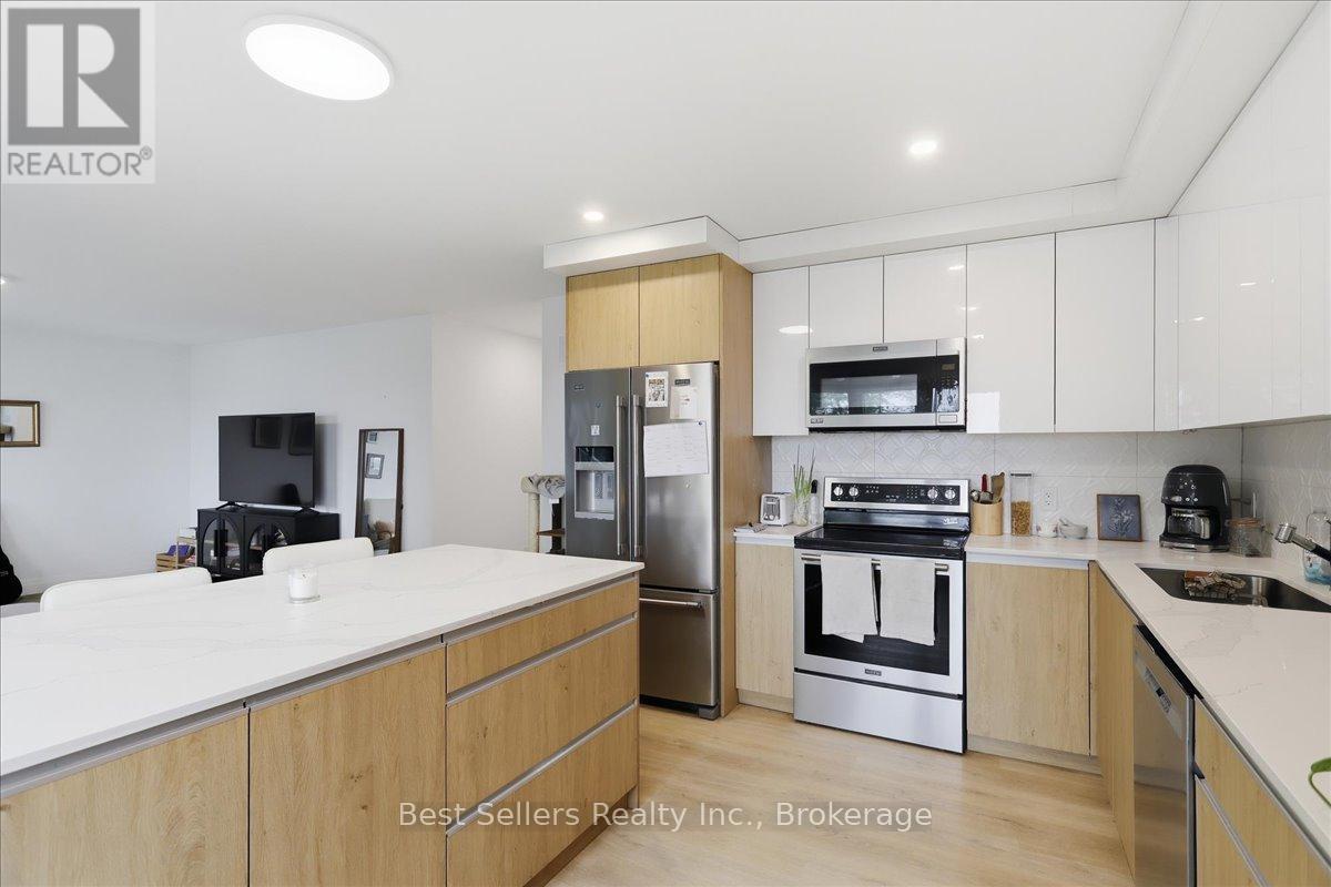 54 Florence Street W Property Photo 9