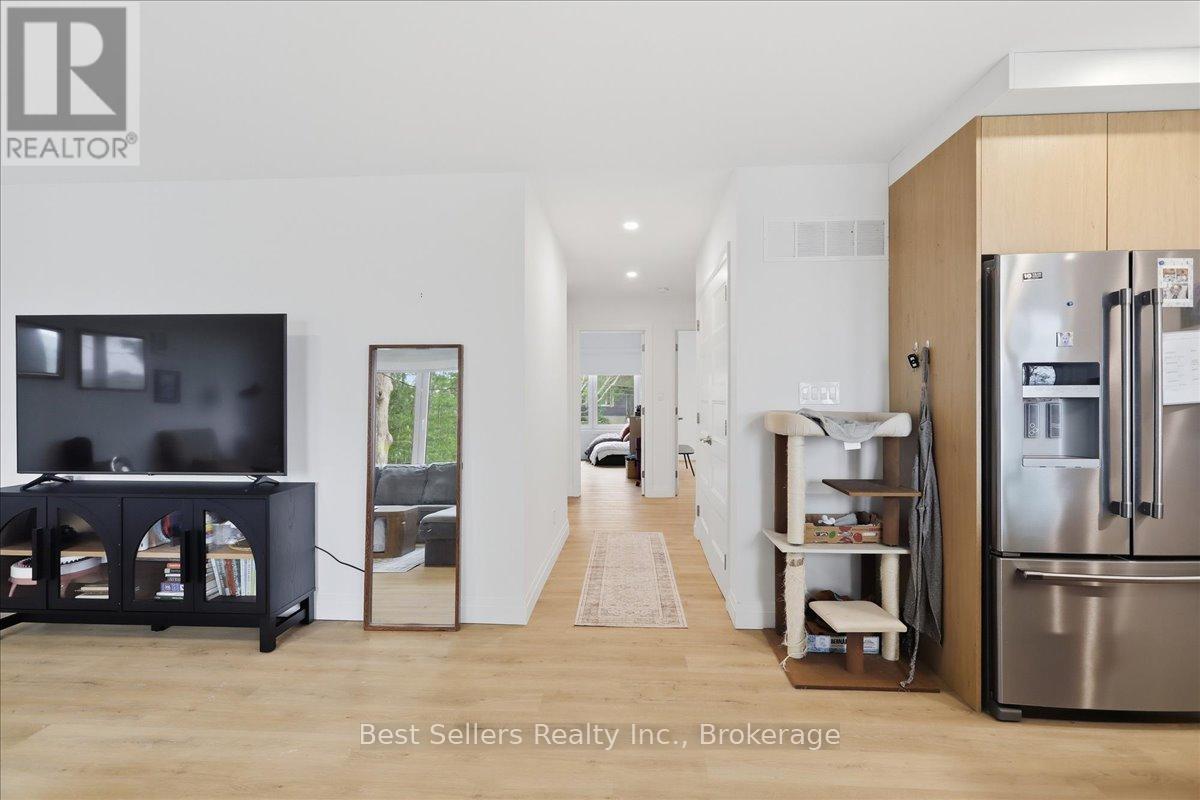 54 Florence Street W Property Photo 10