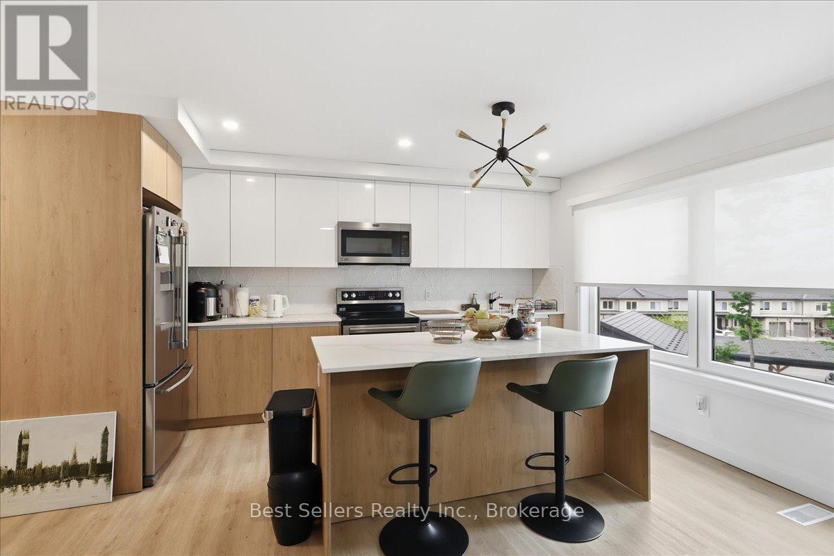 54 Florence Street W Property Photo 15
