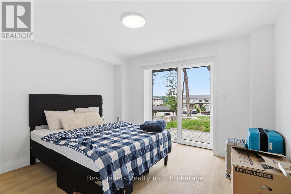 54 Florence Street W Property Photo 18