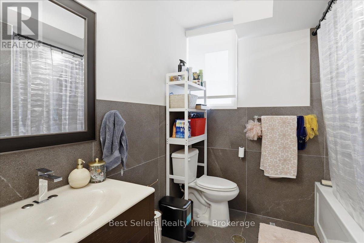 54 Florence Street W Property Photo 19