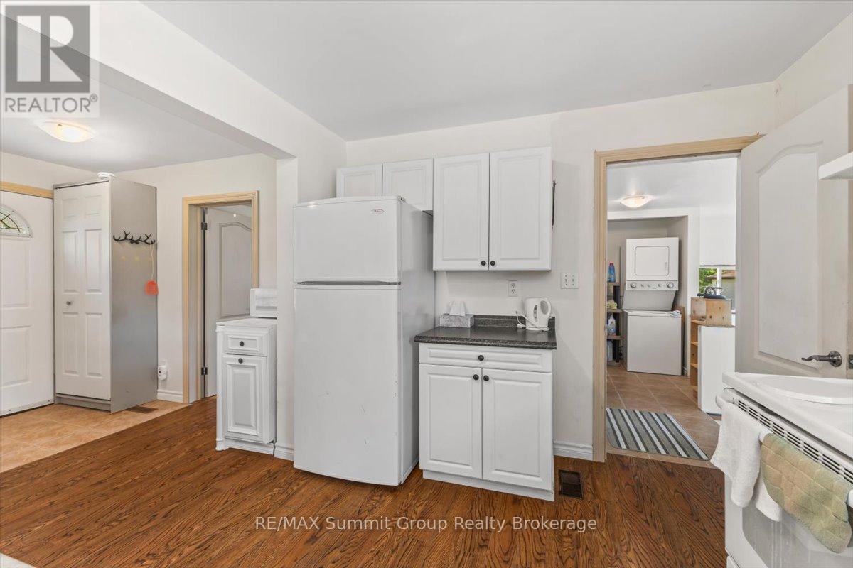 260 Victoria Street W Property Photo 5