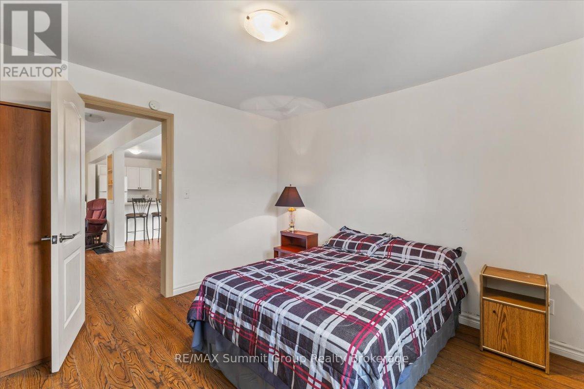 260 Victoria Street W Property Photo 12