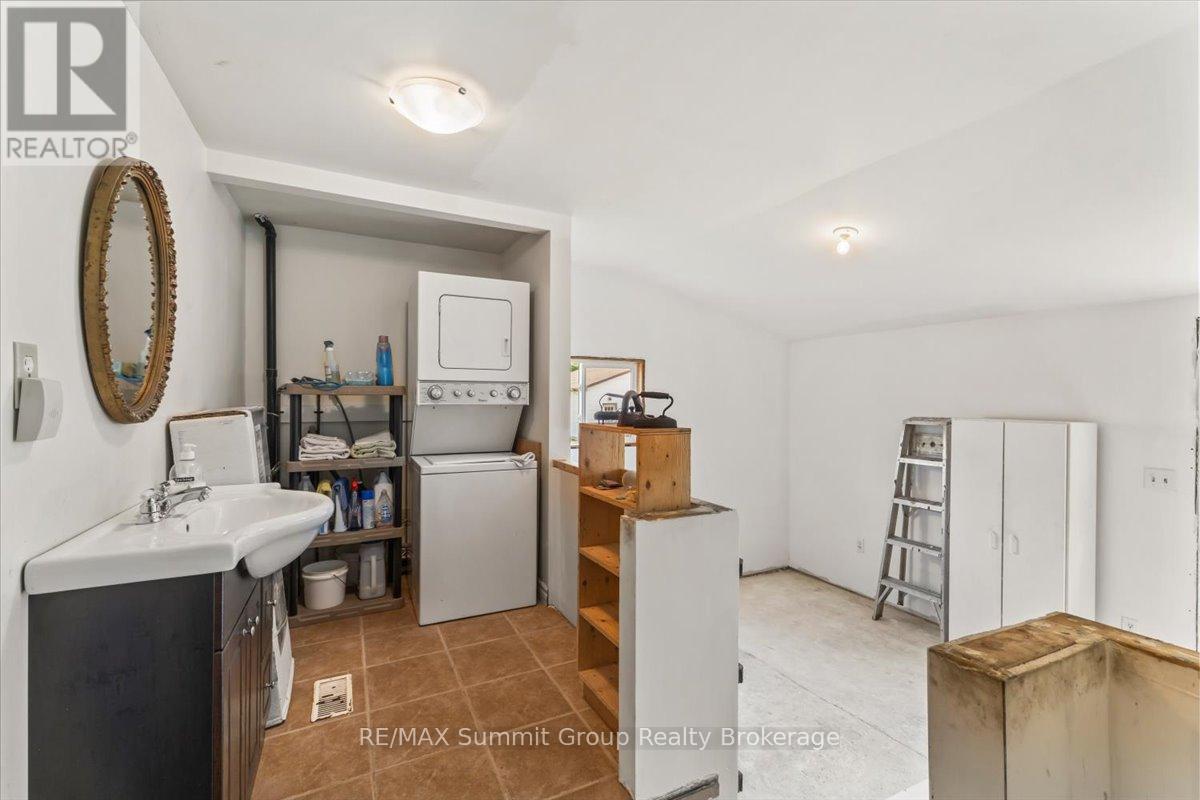 260 Victoria Street W Property Photo 17