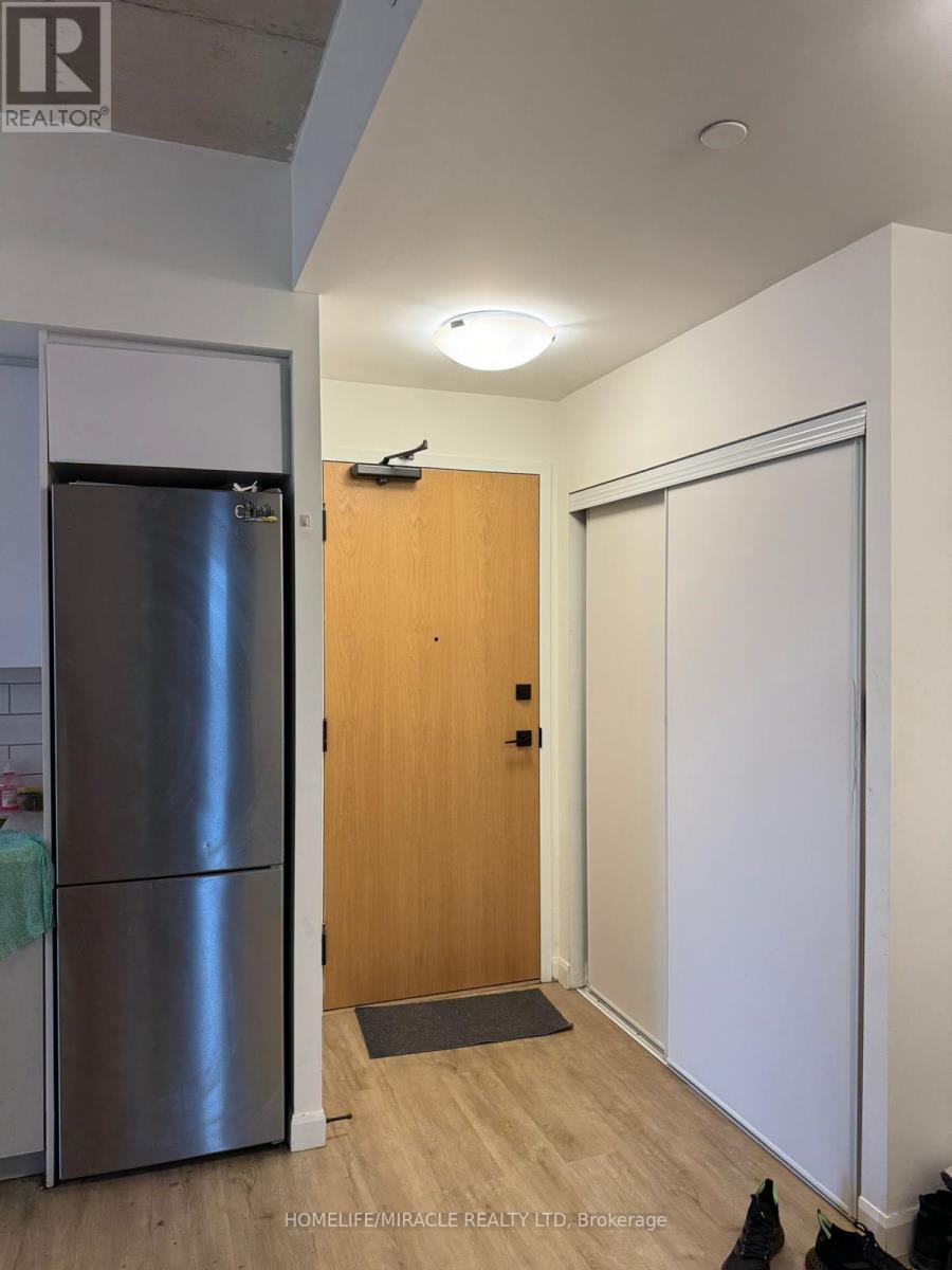 414 - 7 Erie Avenue Property Photo 3