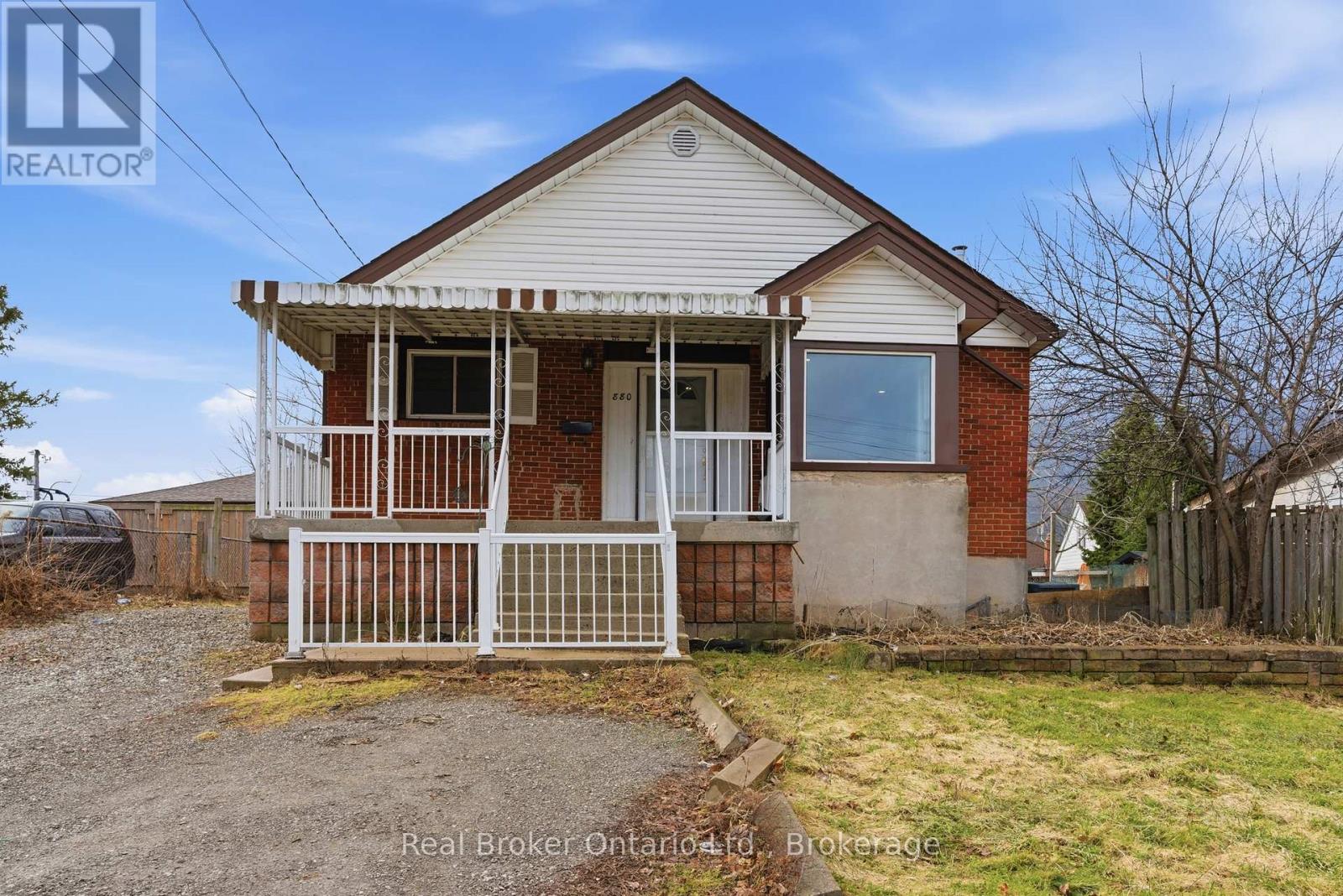 880 LAWRENCE ROAD Property Photo 1