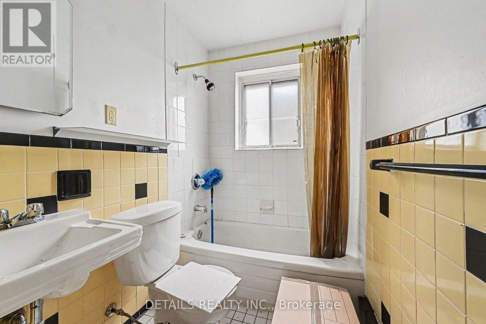 294 Donald Street Property Photo 30