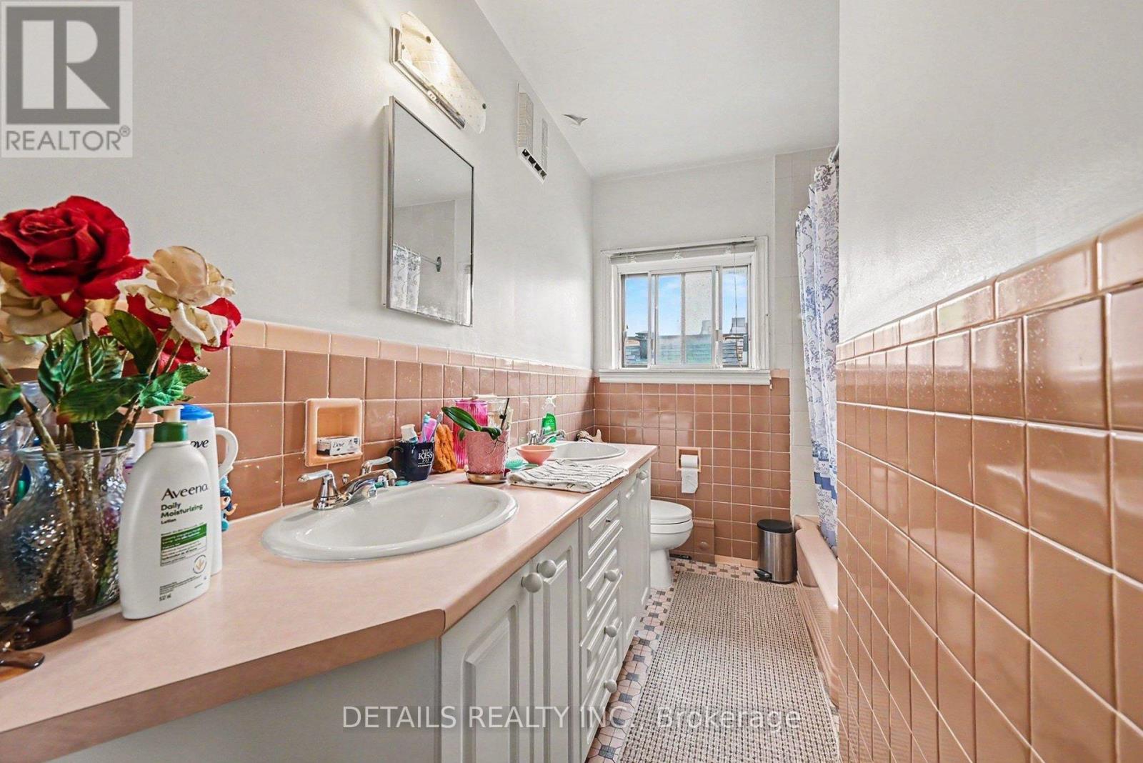294 Donald Street Property Photo 38