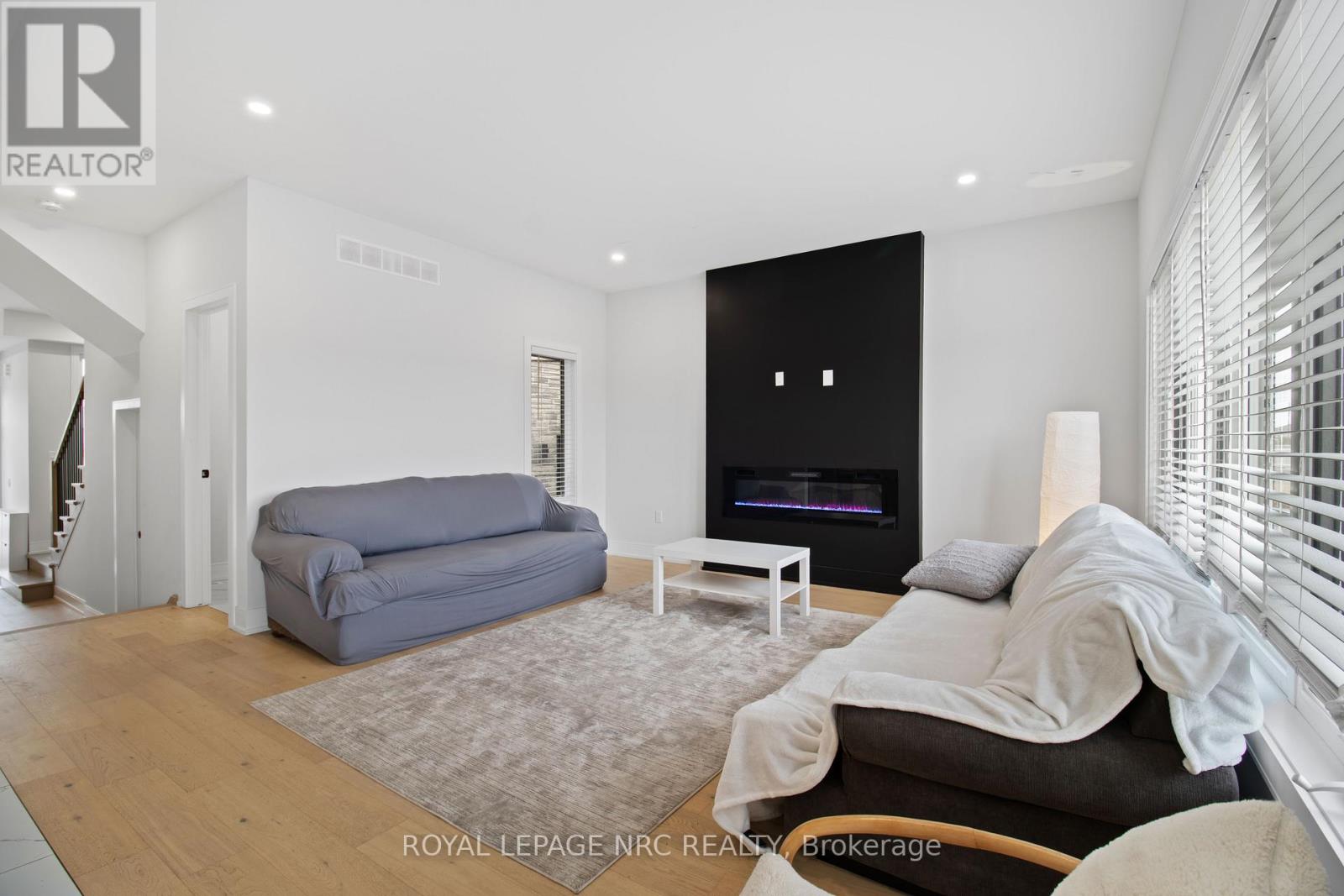 7384 Splendour Drive Property Photo 9