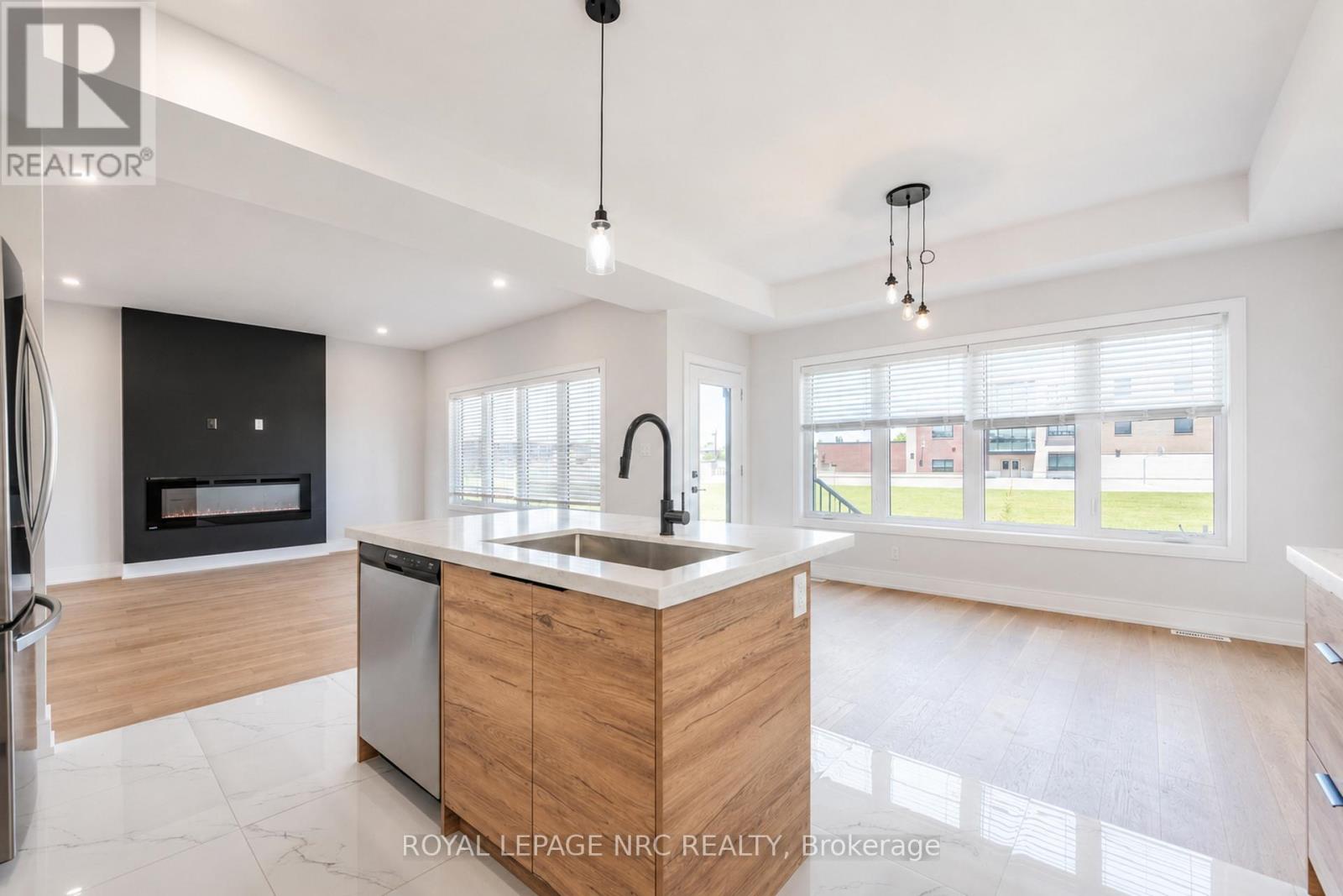 7384 Splendour Drive Property Photo 13