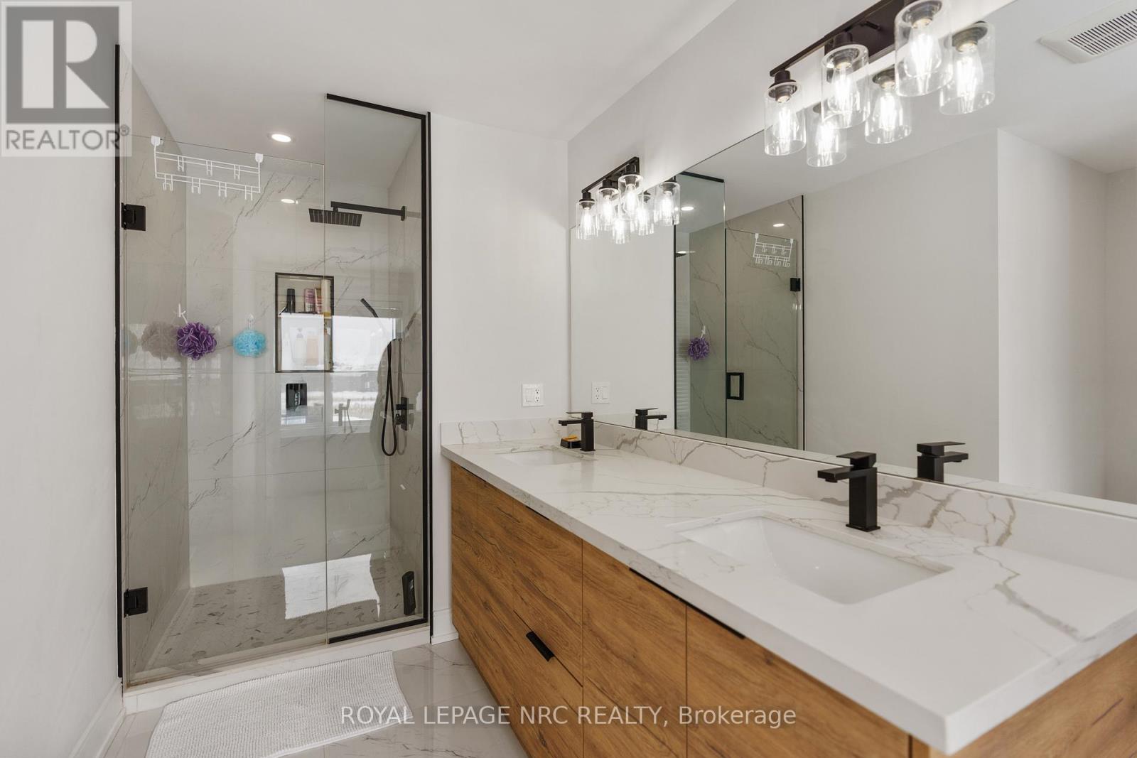 7384 Splendour Drive Property Photo 18