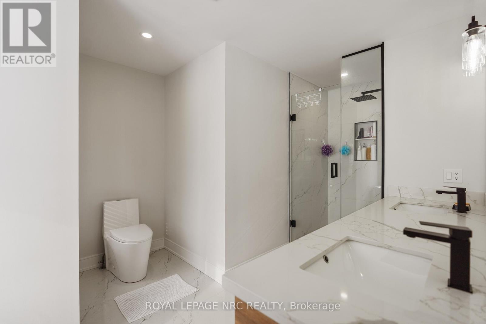 7384 Splendour Drive Property Photo 19