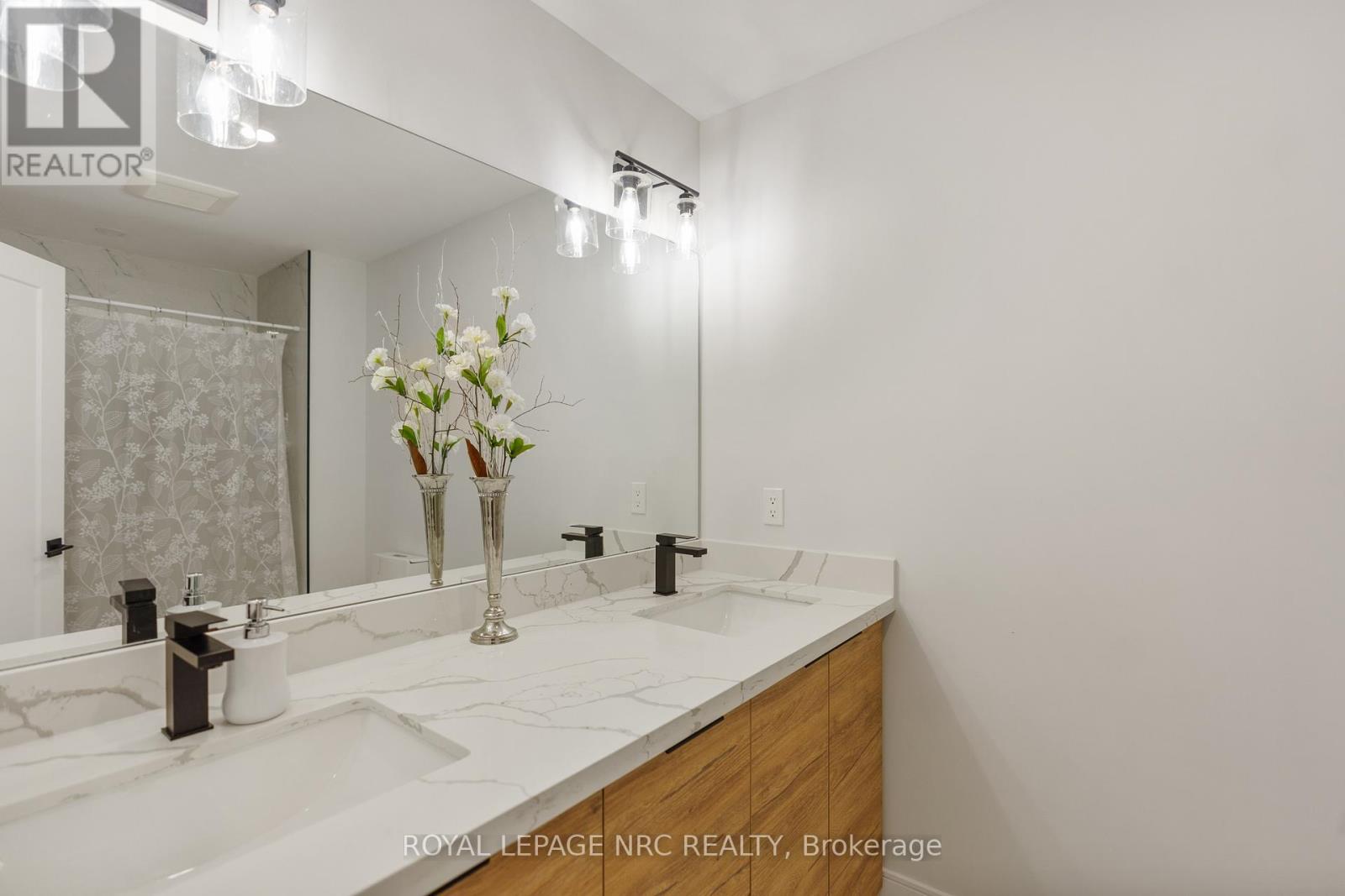 7384 Splendour Drive Property Photo 23