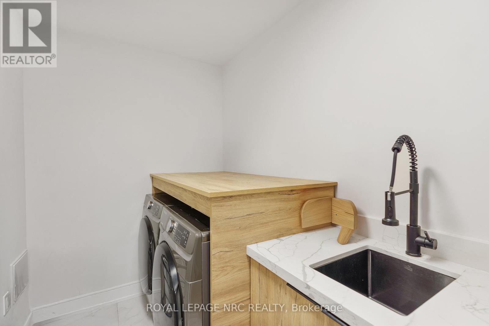 7384 Splendour Drive Property Photo 24
