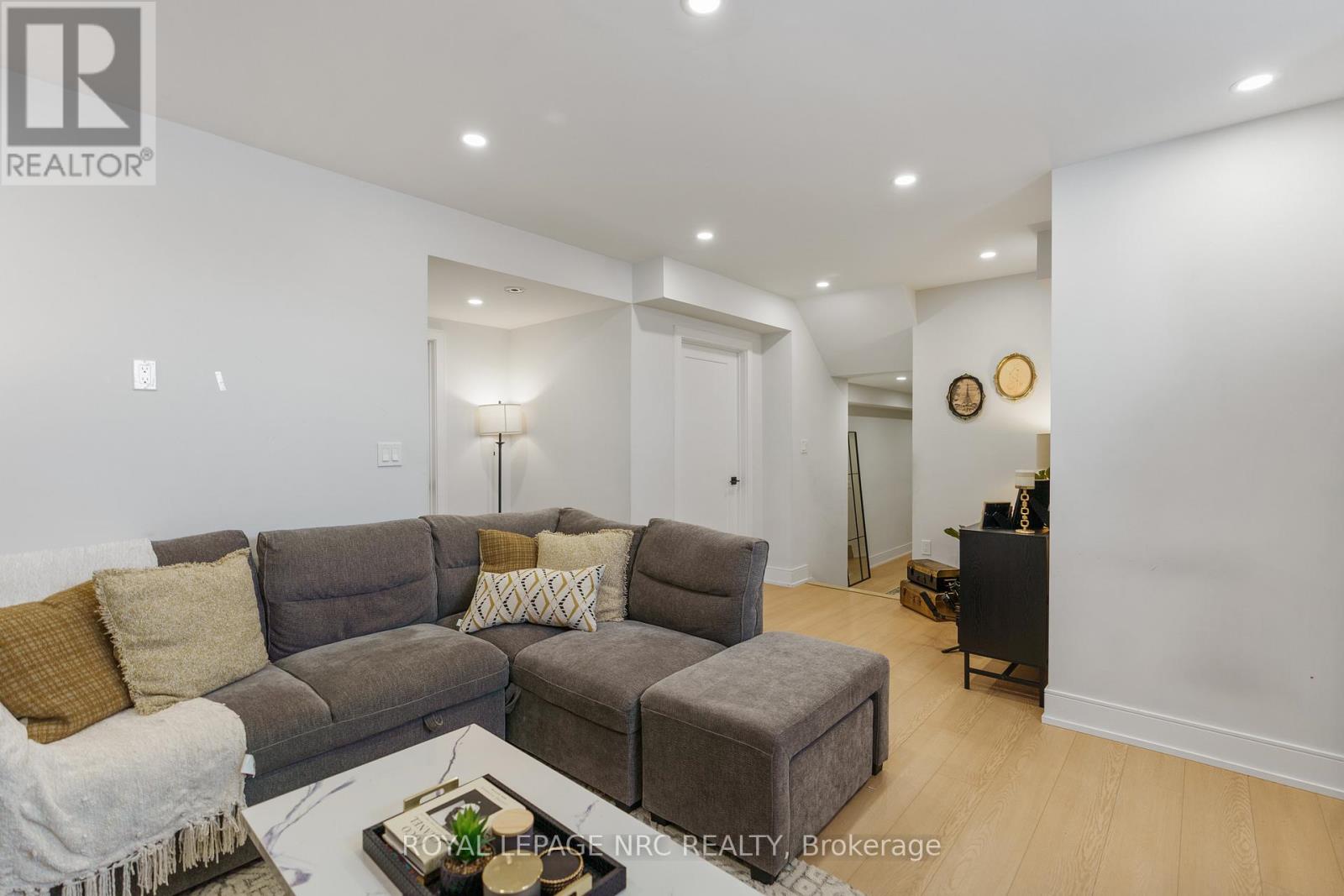 7384 Splendour Drive Property Photo 26