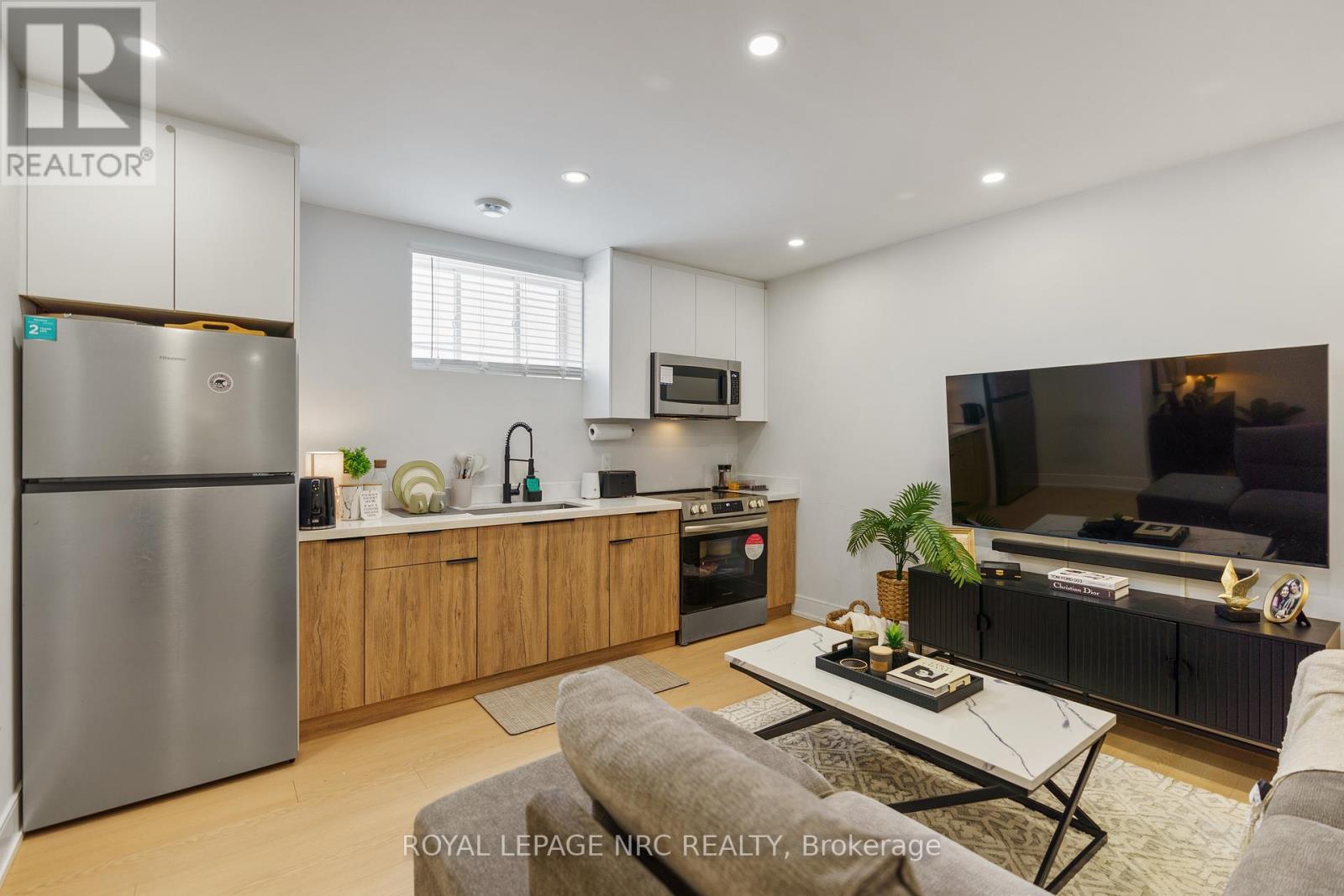 7384 Splendour Drive Property Photo 27