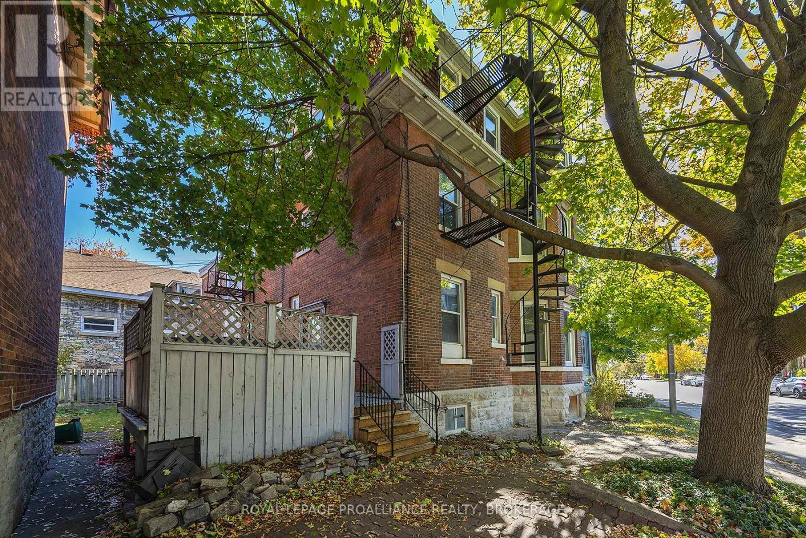 217 William Street Property Photo 4