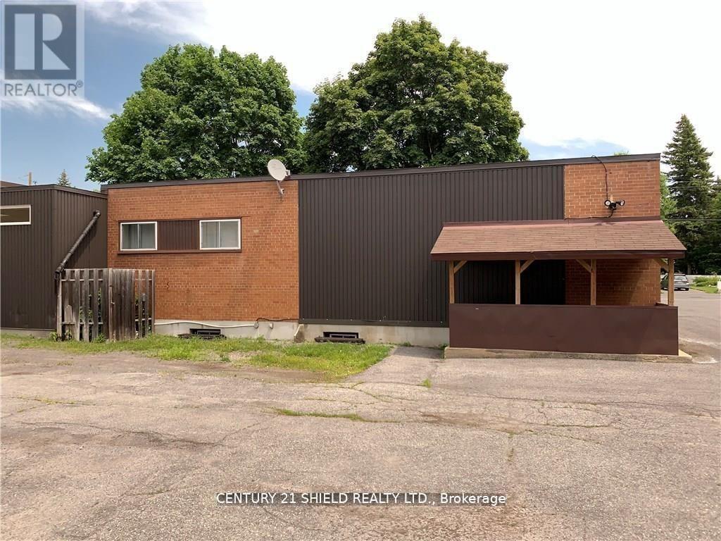 2 - 305 Baldwin Avenue Property Photo 8