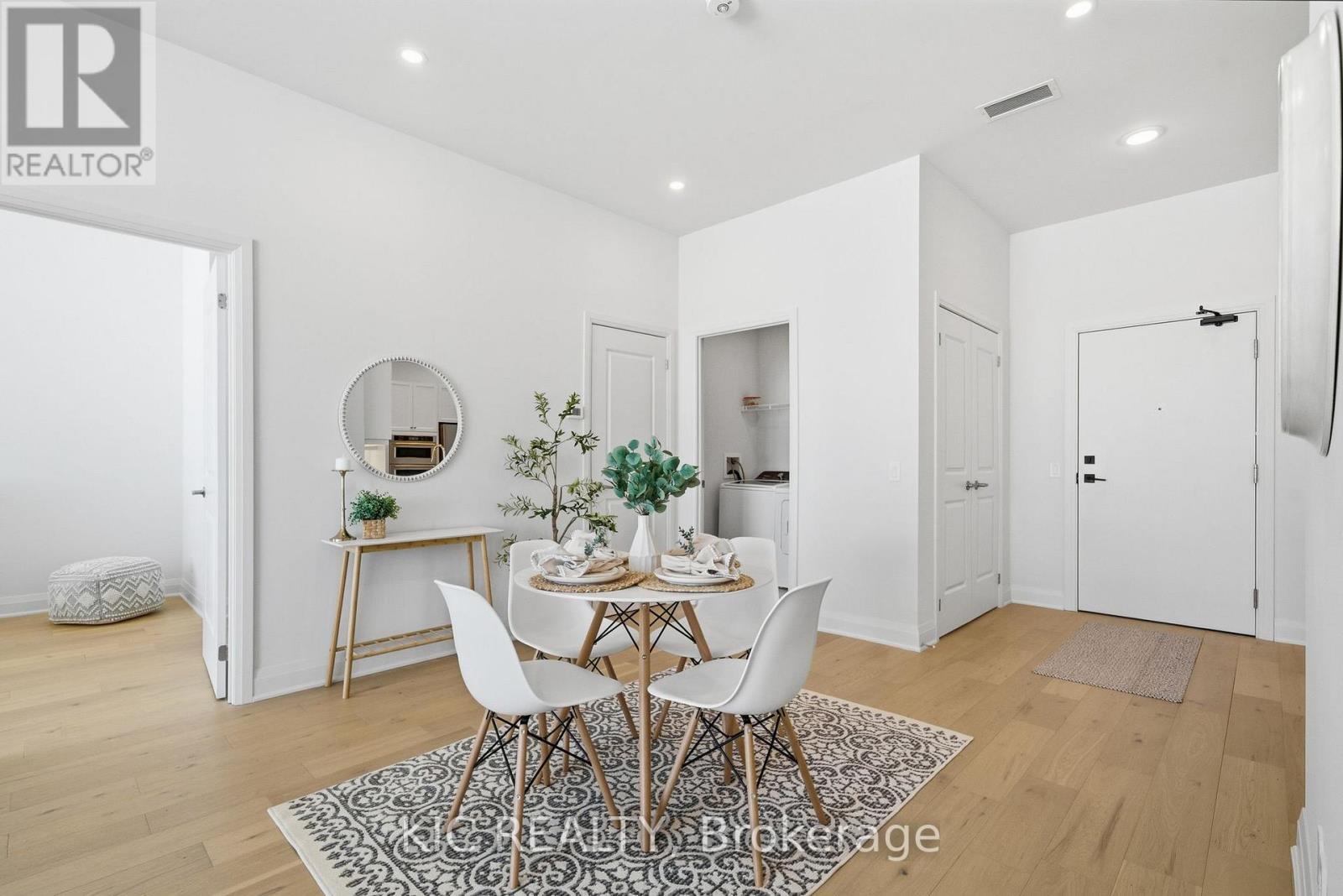 210 - 99 Louisa Street Property Photo 9