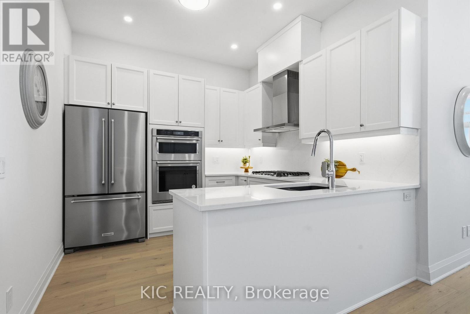 210 - 99 Louisa Street Property Photo 10