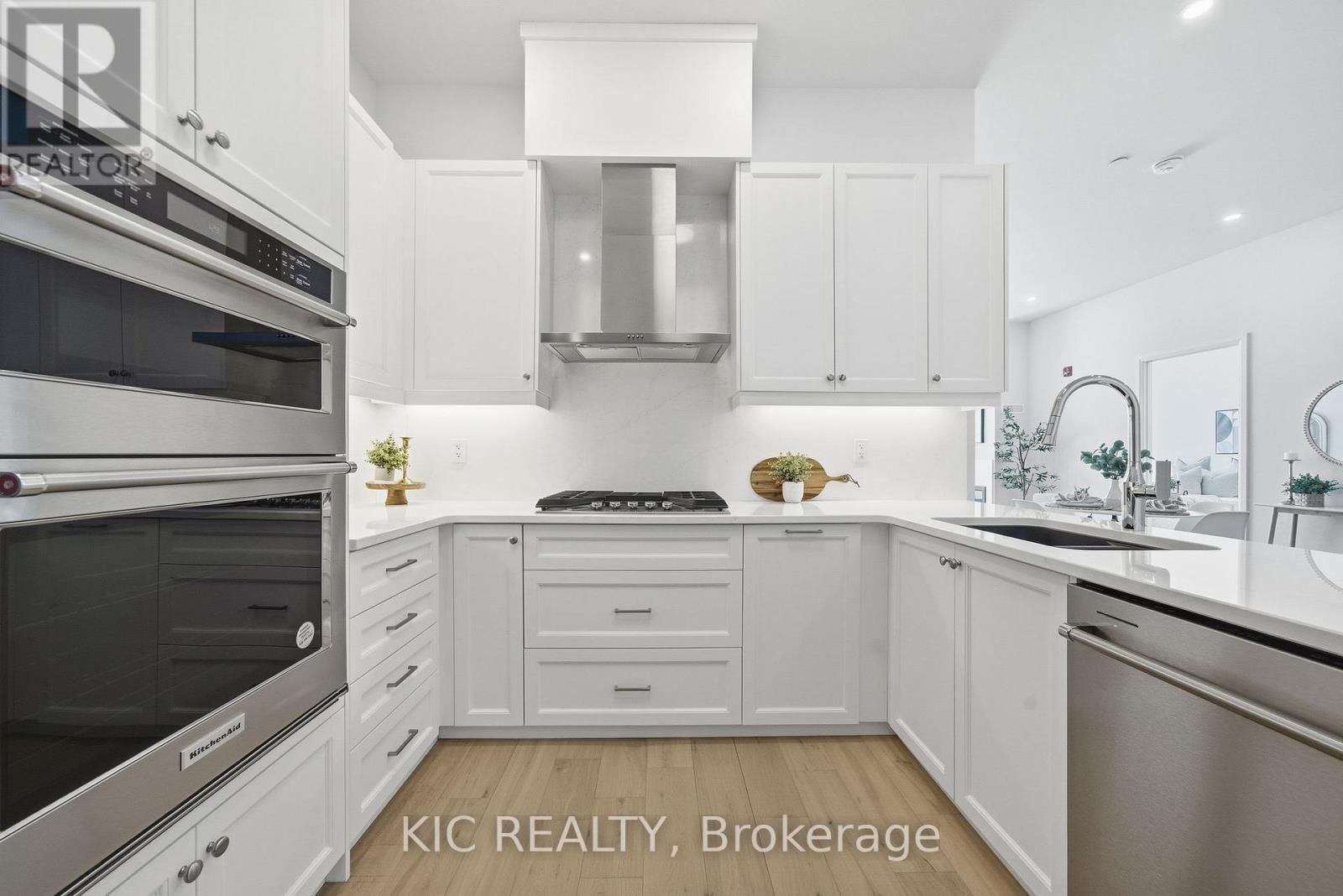 210 - 99 Louisa Street Property Photo 11