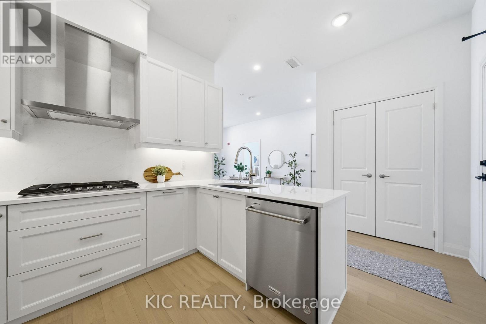 210 - 99 Louisa Street Property Photo 14