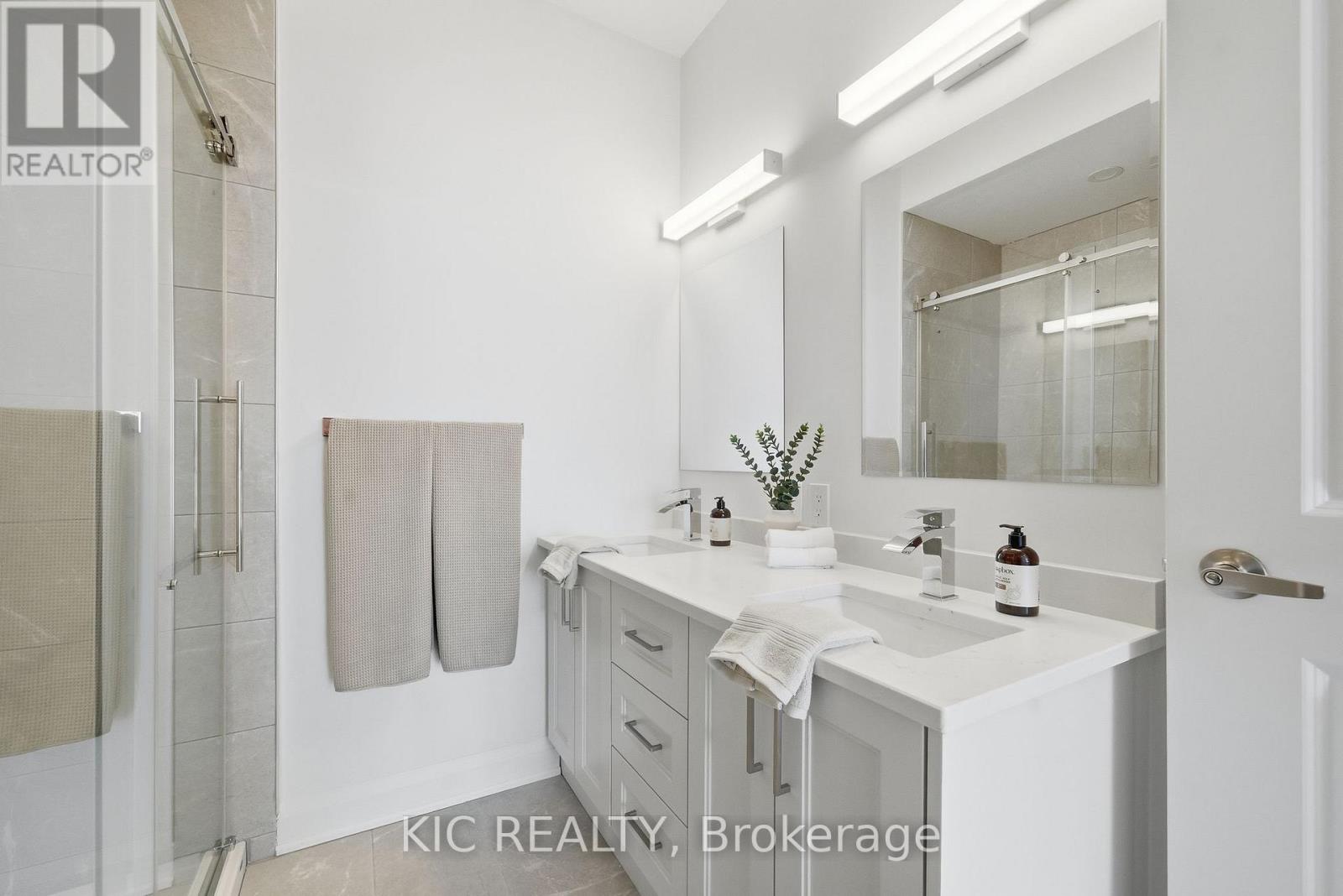 210 - 99 Louisa Street Property Photo 18