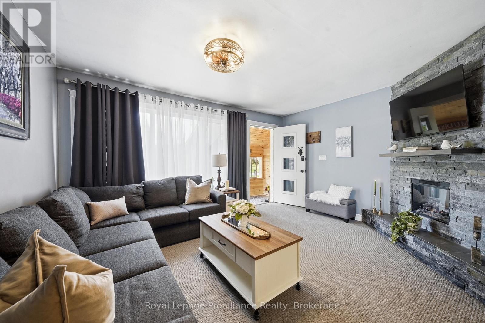 7497 Cavan Road Property Photo 8