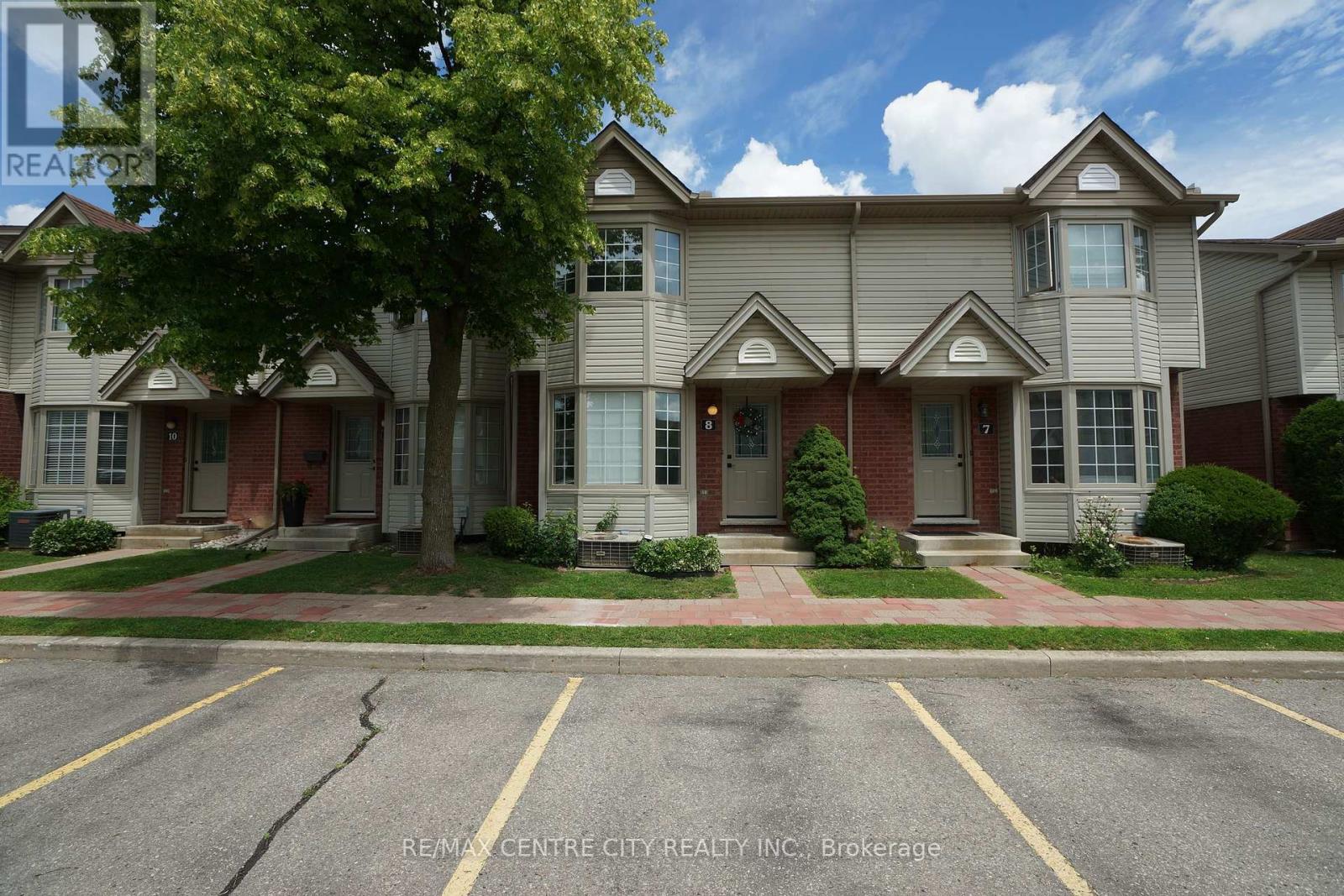 8 - 50 CHAPMAN COURT