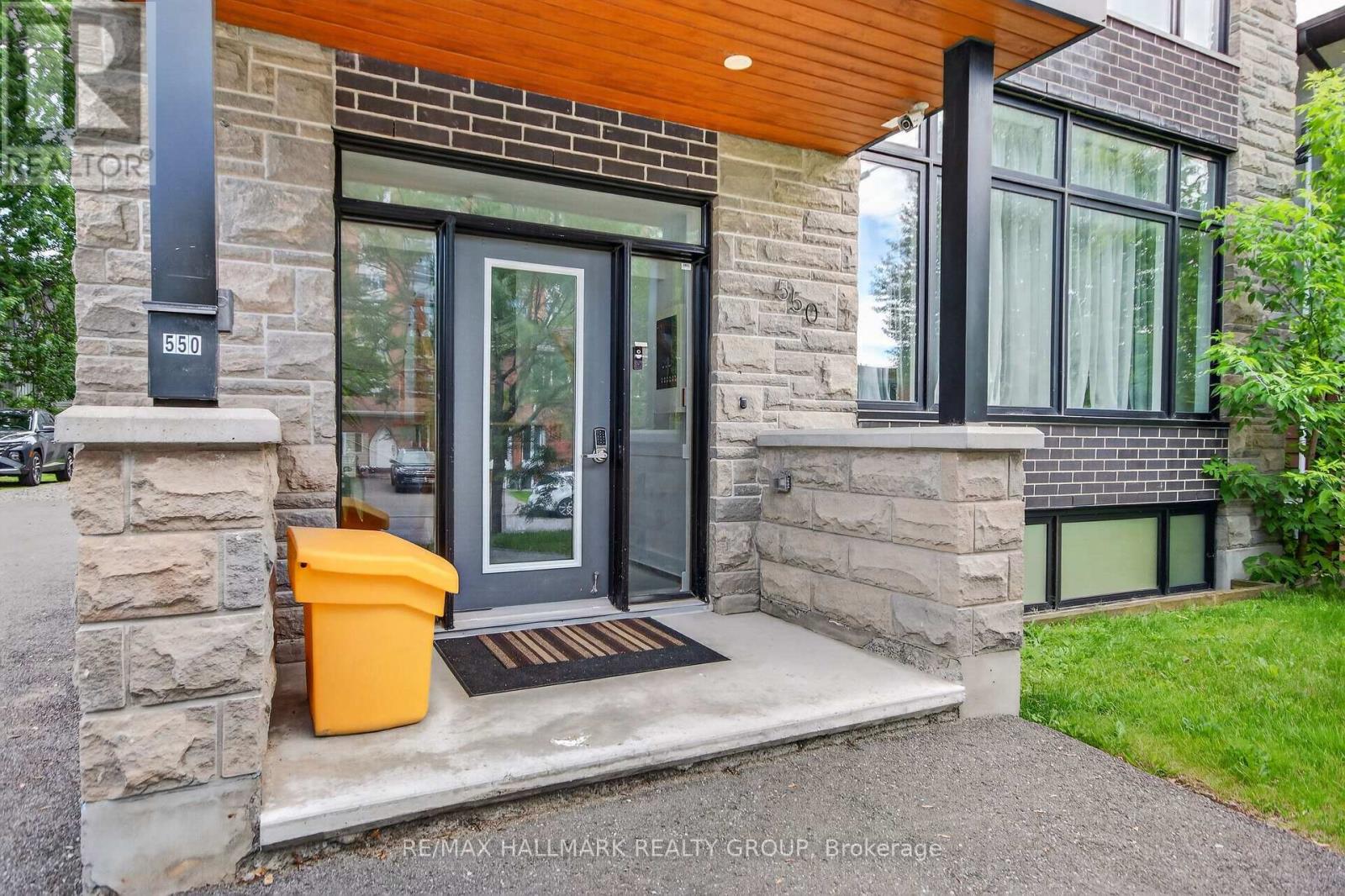 550 Guy Street Property Photo 2