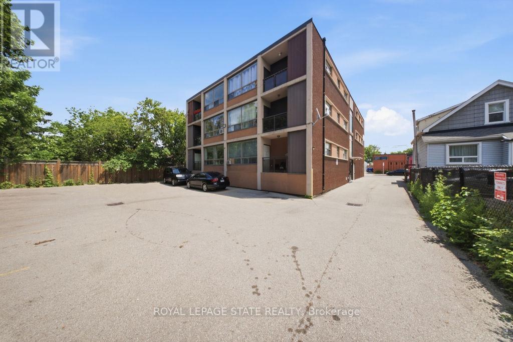 600 Upper Wellington Street Property Photo 2