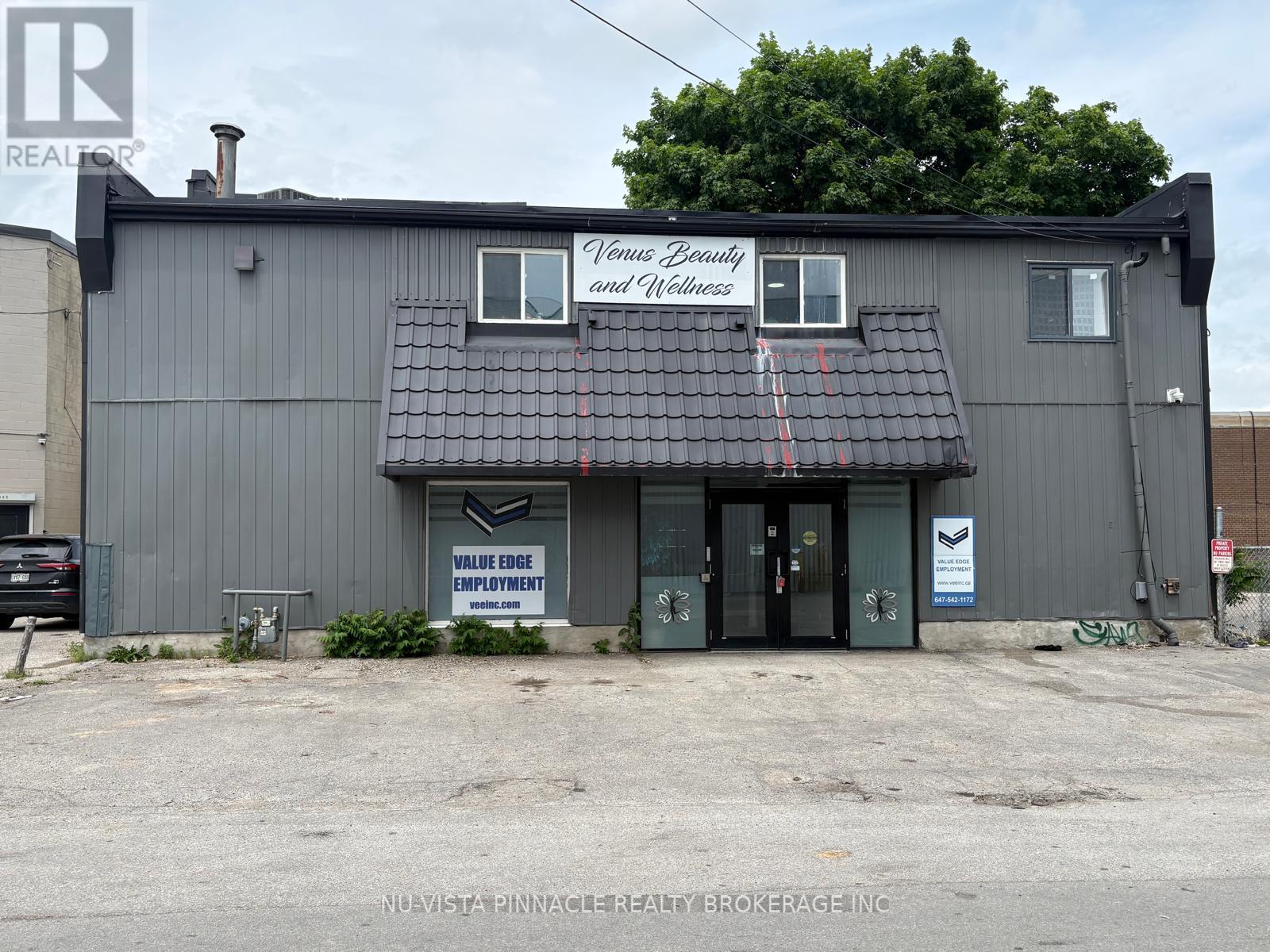 389 Lyle Street Property Photo 1