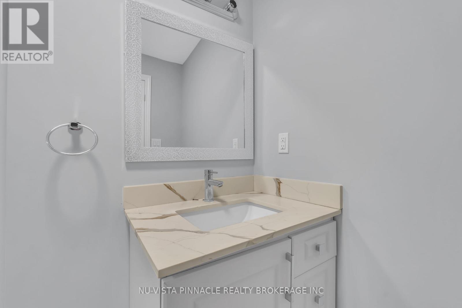 389 Lyle Street Property Photo 4