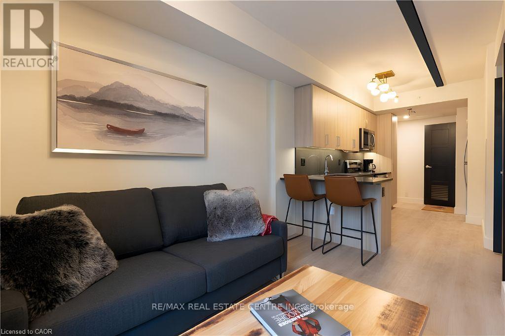 611 - 145 Columbia Street W Property Photo 2