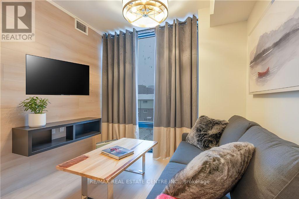 611 - 145 Columbia Street W Property Photo 3