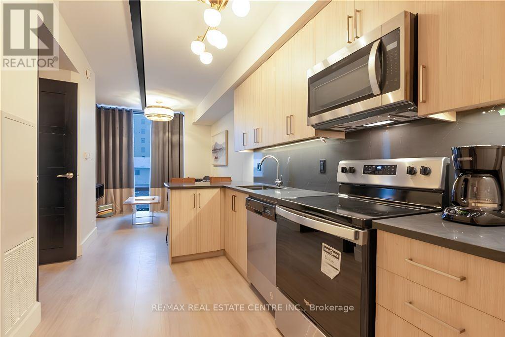 611 - 145 Columbia Street W Property Photo 4