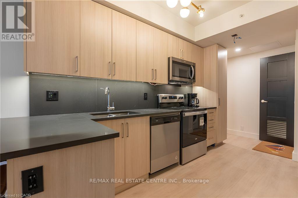 611 - 145 Columbia Street W Property Photo 5
