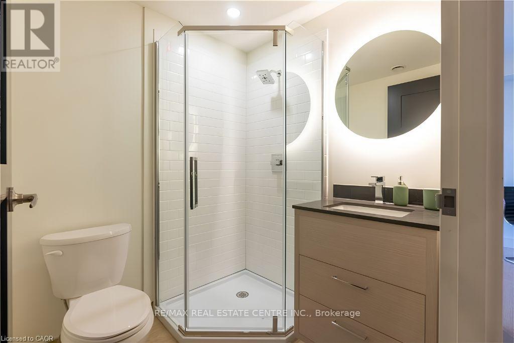 611 - 145 Columbia Street W Property Photo 8