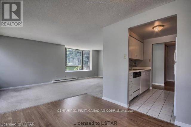 103 - 570 Proudfoot Lane Property Photo 4
