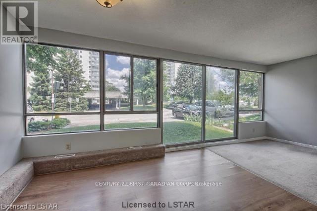 103 - 570 Proudfoot Lane Property Photo 5