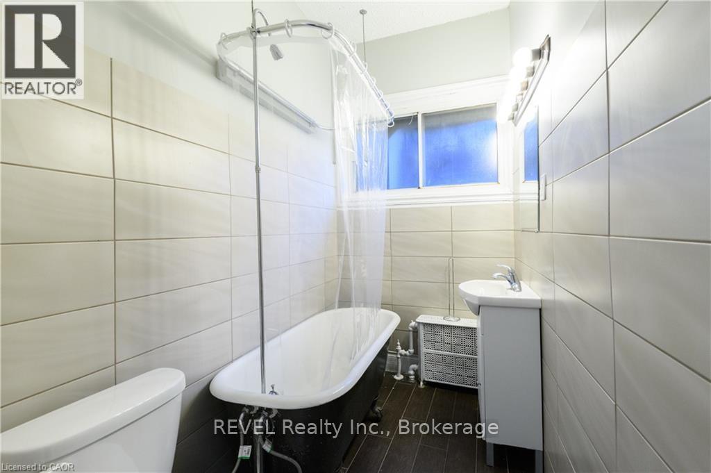 12 - 471.5 King Street E Property Photo 2